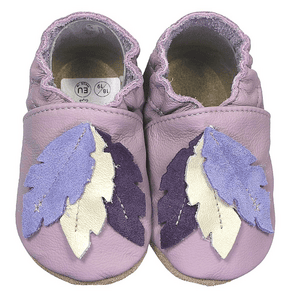 Krabbelschuhe Federn lila